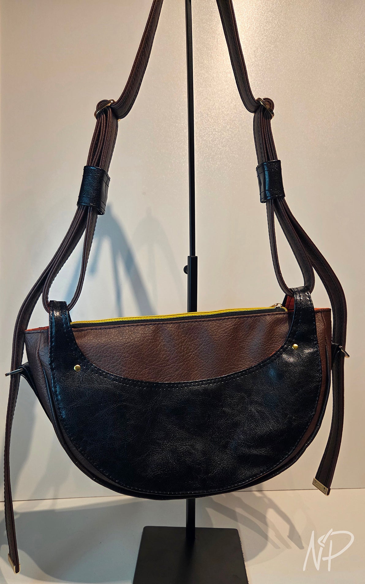 Luna Retro Crossbody