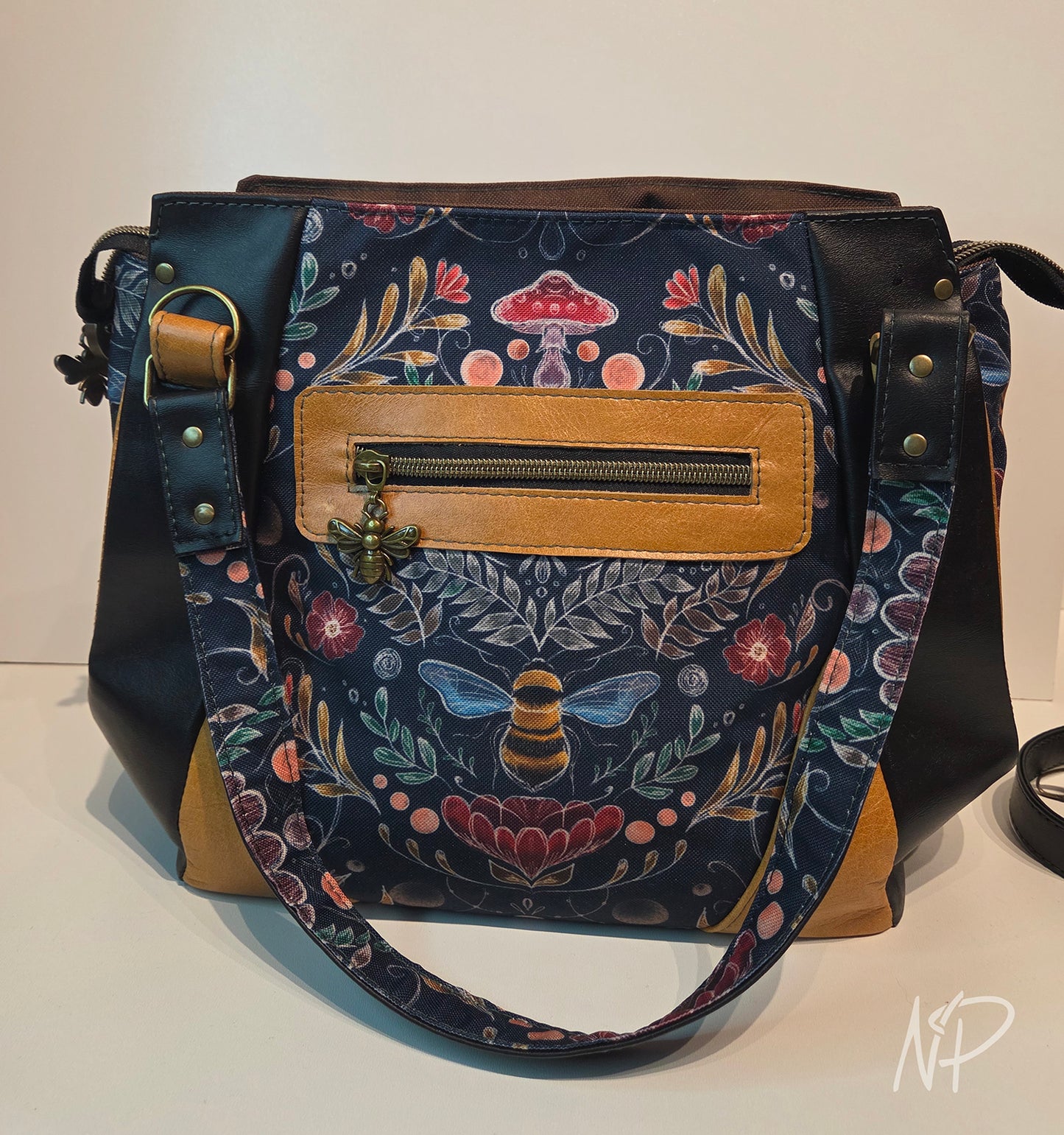 Bee Print Shoulder Bag